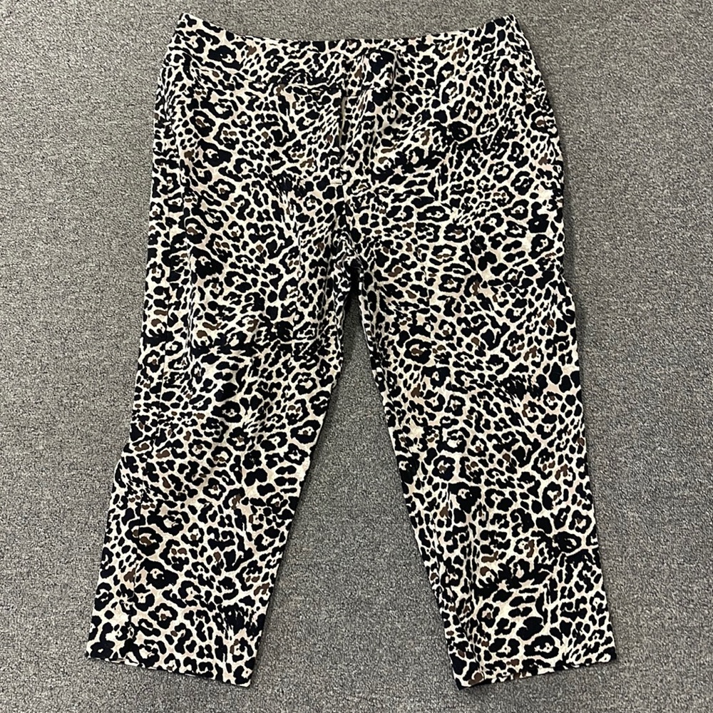 Women’s cheetah print capris